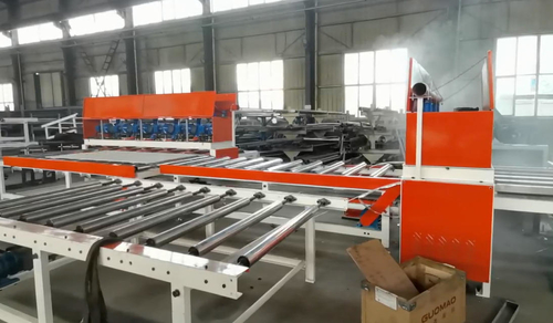 Barang ini adalah mesin pemotong papan gipsum untuk dikirim ke Rusia.
