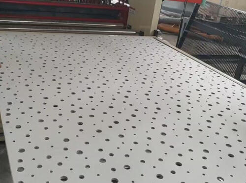 Blog perusahaan terbaru tentang Automatic Gypsum Board Punching Machine for Small Business | Servo Gypsum Ceiling Tile Perforating Machinery