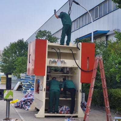 Harga yang bagus Mesin perforasi papan gipsum 100 ton tinju tekan on line