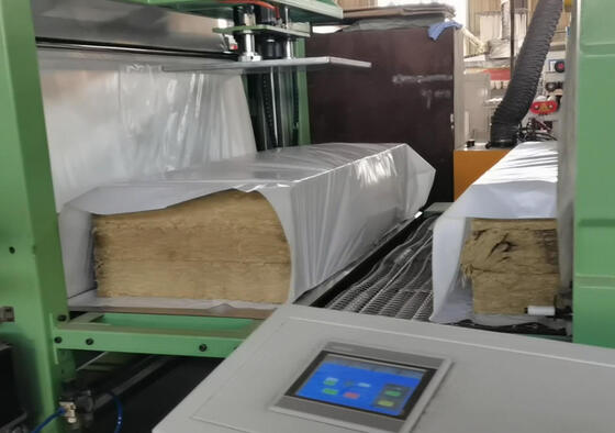 Harga yang bagus Garis produksi wol batu berkualitas tinggi dengan lebar 1,2 meter, kecepatan pengangkutan 40 ~ 120 meter / menit, dan lebar sabuk ayunan 2800mm on line