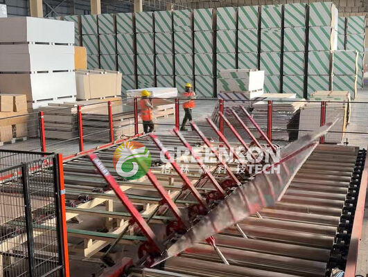 Harga yang bagus Mesin Pembuat Papan Semen Serat Laminasi PVC dengan Laminasi Efektif 1300mm, Sistem PLC, dan Kapasitas Produksi 2-6 Juta Sq.m/Tahun on line