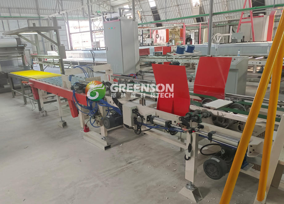 Harga yang bagus Mesin Pembuat Papan Plafon Gipsum Otomatis Penuh Mesin Ubin Plafon Gipsum on line