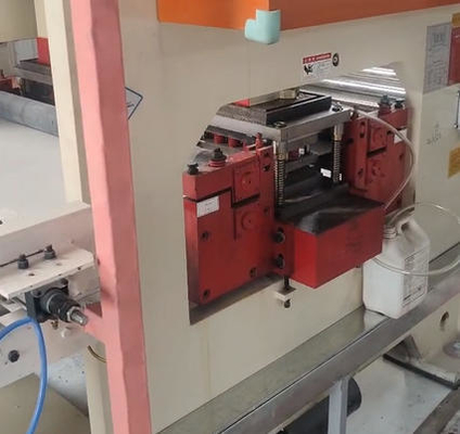 Mesin tinju baja berlubang papan otomatis yang disesuaikan