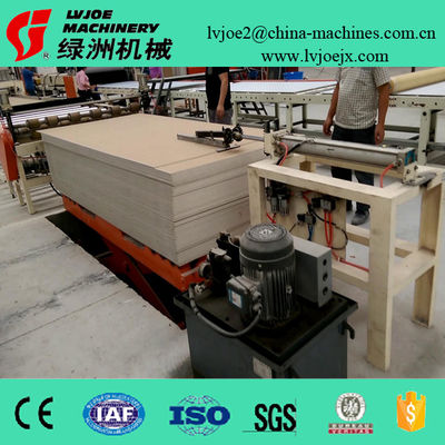 Harga yang bagus PVC Covered Gypsum Ceiling Panel Line Produksi Dengan Automatic Push Type Feeder on line