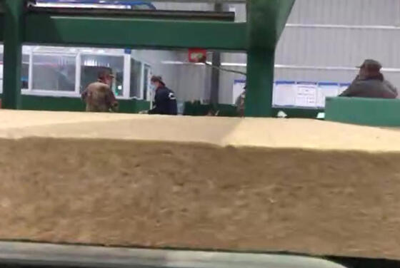 Harga yang bagus Garis produksi wol batu otomatis dengan lebar papan 1200-2400mm 80-200kg/m3 Densitas dan dukungan insinyur luar negeri on line