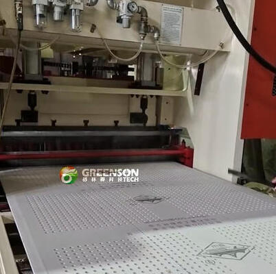 Harga yang bagus 200T Tekanan Tinggi Otomatis papan gipsum Mesin Punching untuk Max 20mm Ketebalan lembaran perforasi on line