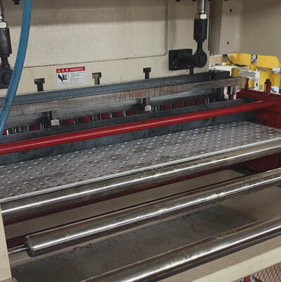 Harga yang bagus Perforator papan gipsum industri dengan 160 KG tekanan menyetuk untuk ketebalan maksimum 20 mm pada 1 papan/kecepatan Min on line