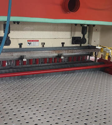Harga yang bagus 160 Ton Tekanan 11 KW Mesin Pengeboran Lubang Daya untuk Panel MDF dengan Beberapa Bentuk Lubang on line