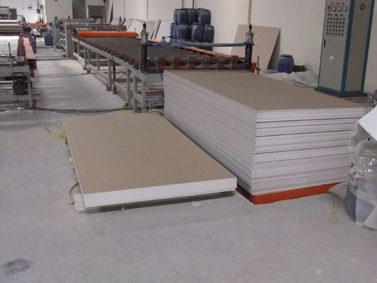 Lini Produksi Gypsum Ceiling Tile Profesional Dengan Mesin Bongkar Papan Otomatis